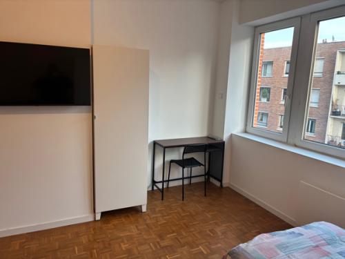 photo_chambre1_armoire_tv