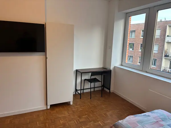 photo_chambre1_armoire_tv