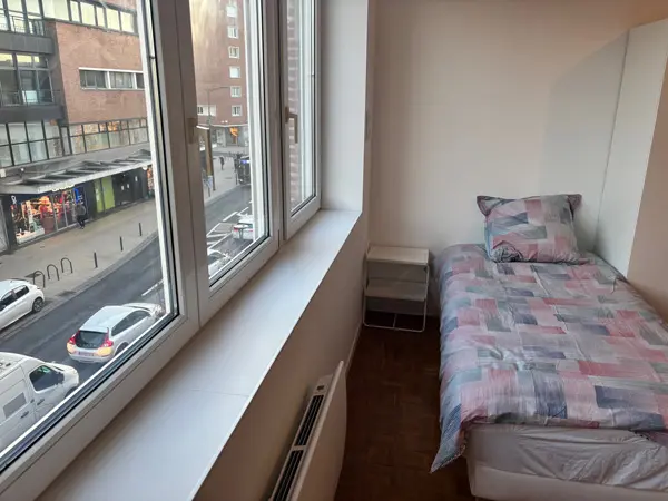 photo_chambre1_vue_sur_la_rue