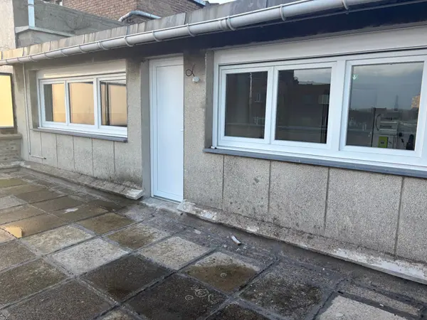 photo_porte_fenetre_studio_donnant_sur_la_terrasse