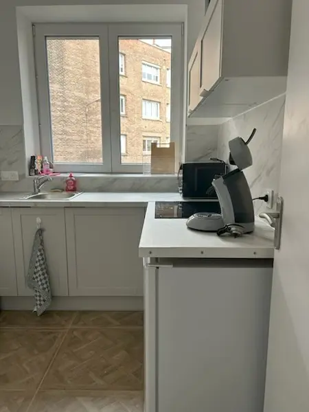 photo_une_vue_ensemble_de_la_cuisine_commune